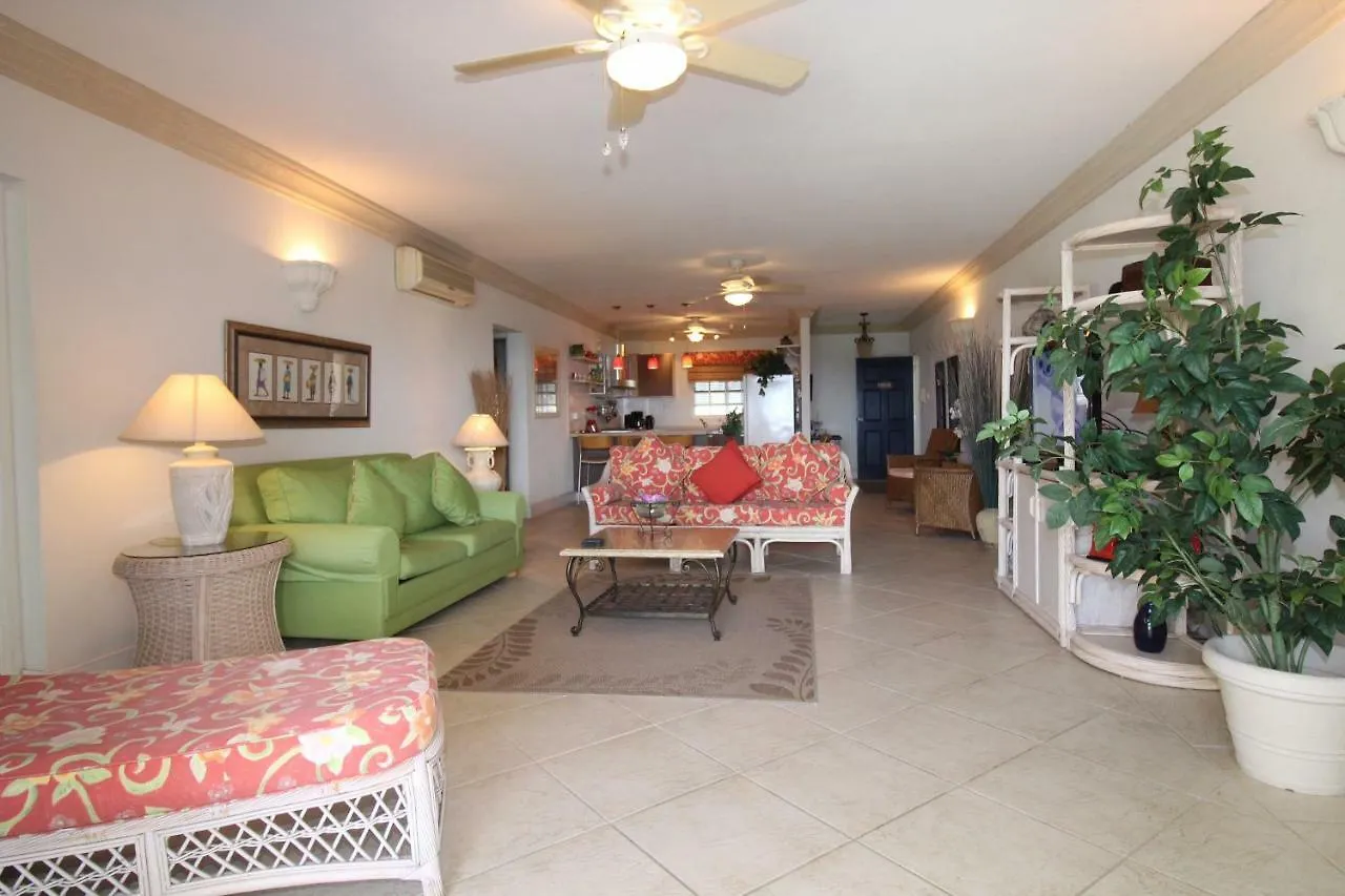 Contactos de Beachfront Apartment In St. Lawrence Gap - Close To Your Every Need